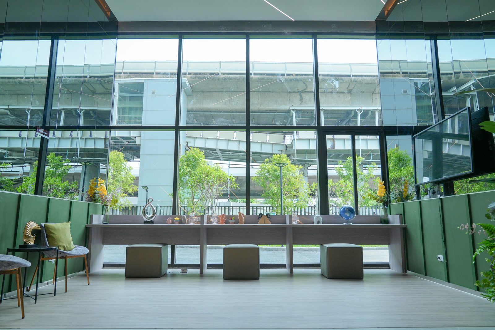 โต๊ะยาวสำหรับทำงาน
