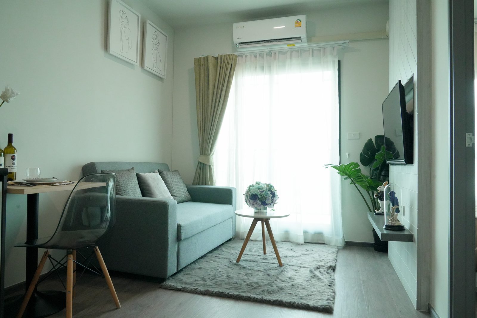 ห้องนั่งเล่นในห้องตัวอย่าง